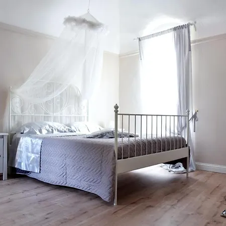 ベッド・アンド・ブレックファスト Al Castello Di レッテレ